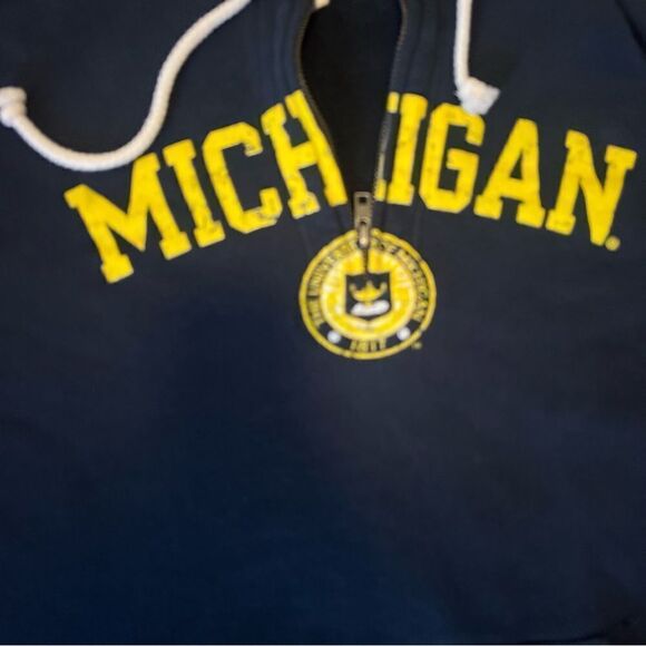 Univ of Michigan 1/4 Zippered Hoodie with Hand Warmer Pockets Mens L. Ladies XL. - Picture 3 of 9